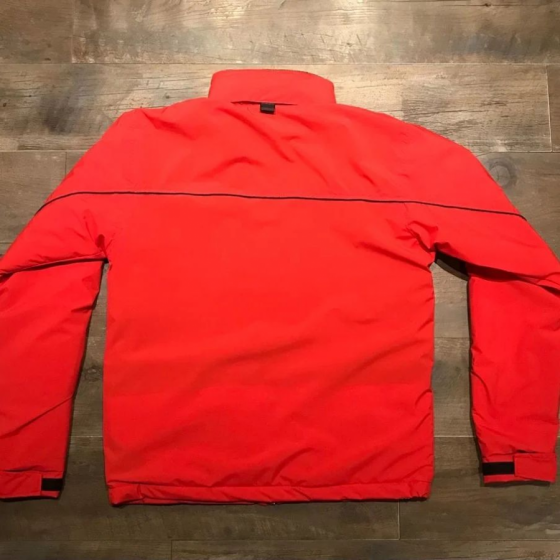Campera Micro con TPU, impermeable, con polar 200 antipiling.